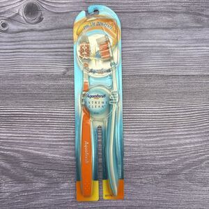 2 Pack VTG Aquafresh Toothbrush (39) Medium Compact Extreme Clean NOS 2003 USA